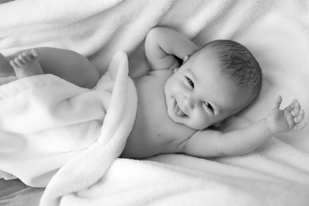 Des études ont montré que, déjà au cours de la vie utérine, le foetus enregistre des impressions comme l’amour, la joie ou les angoisses de la mère.